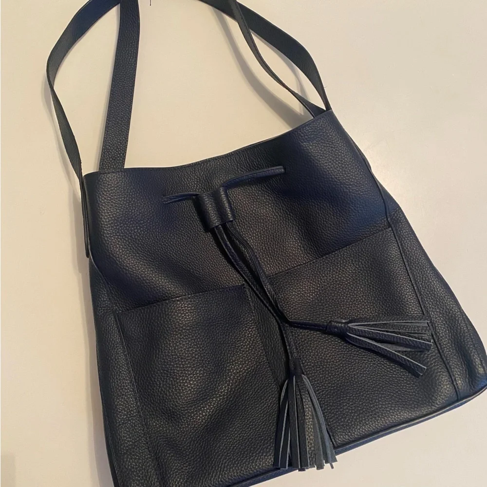 LAGGO || Andrea Tassel Drawstring Hobo Bag Pockets Pebbled Leather Navy‎